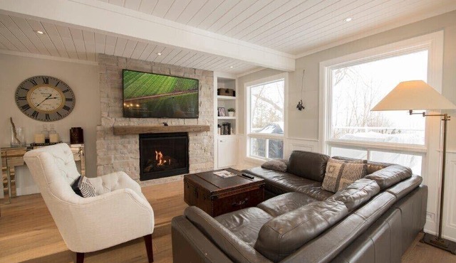 Elegant 4 bedroom waterfront home with hot tub