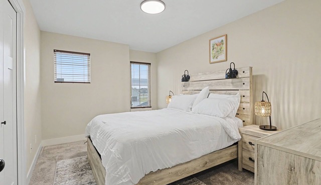Elegant 4Bed/3Baths Corporate Home with EV Charger for Travelling Professionals