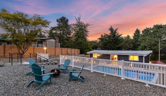 Elegant 4BR/3BA Villa Hot Tub & Resort Perks Pool Closed for Winter