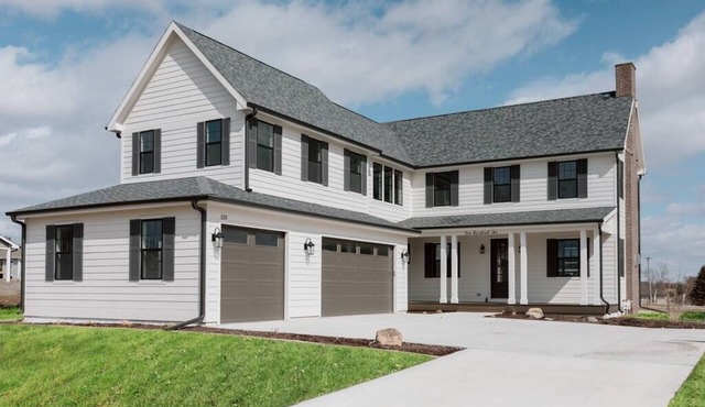 Elegant 4BR Agrihood Home | Farm-to-Table Living Near Des Mo, "Luxurious Retreat in Iowa's First Agr.