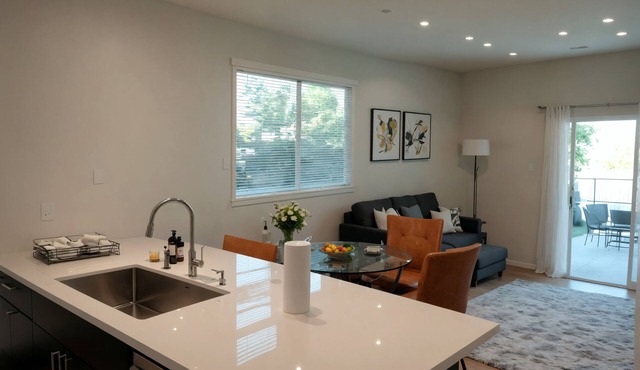 Elegant 4BR gated residence in Prime Hollywood