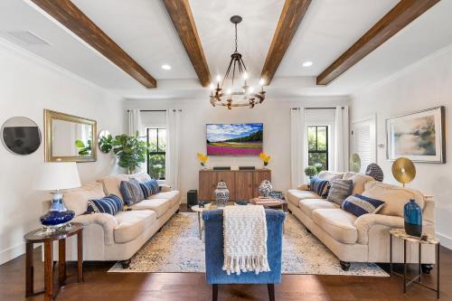 Elegant 4BR Home Guest House Private Yard