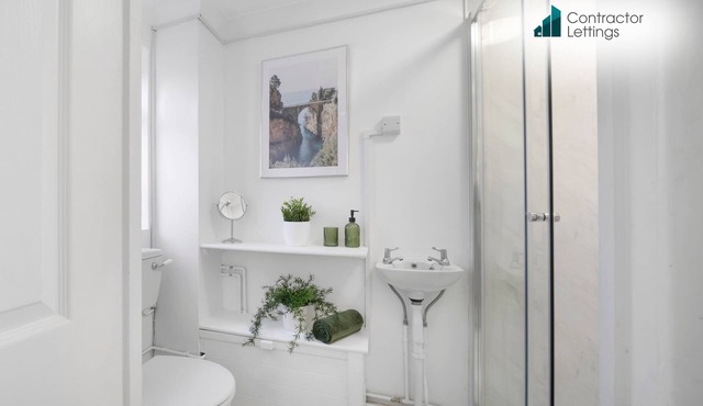 Elegant 4BR House Near City Centre | Angus Suites