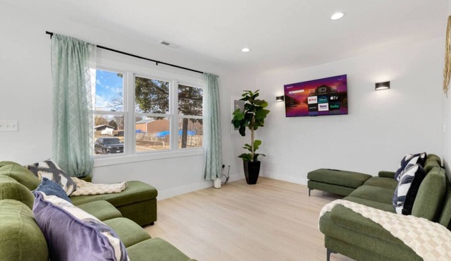 Elegant 4BR Lakefront Retreat-Ready For Long-Stay