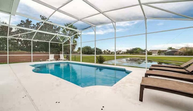 Elegant 4BR Luxury Home - Private Pool Disney