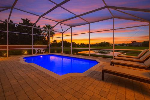 Elegant 4BR Luxury Home - Private Pool Disney