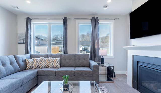 Elegant-4BR-retreat-Port Stanley