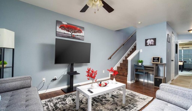 Elegant/4miles to Downtown/Gameroom & Firepit
