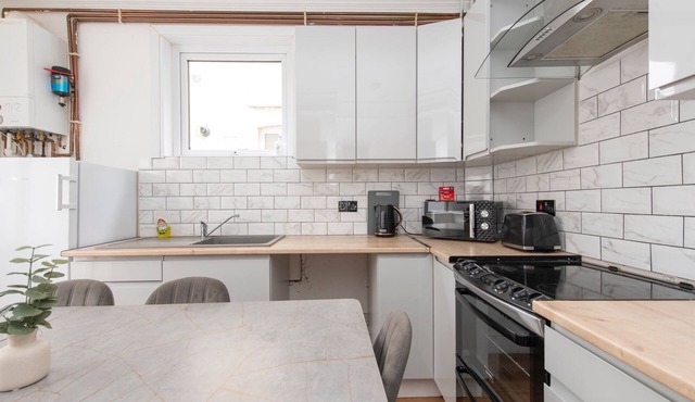 Elegant 5 Bedroom Apartment Designed for comforts and style.