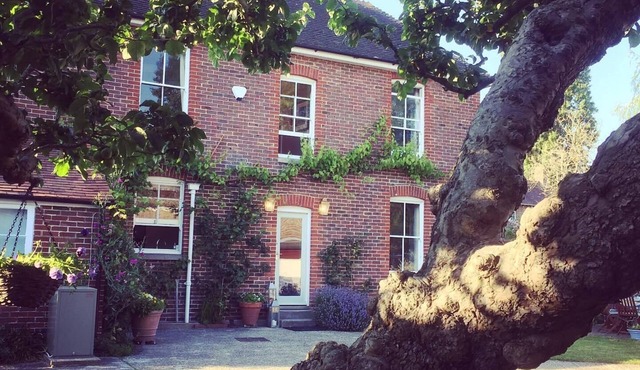 Elegant 5 Bedroom Family Country House in Peaceful Rural Village, Dog Friendly