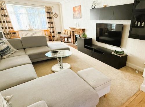 Elegant 5BDR Executive Home Chigwell