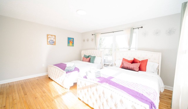 Elegant 5BR/3BA | Private Parking । Great Falls