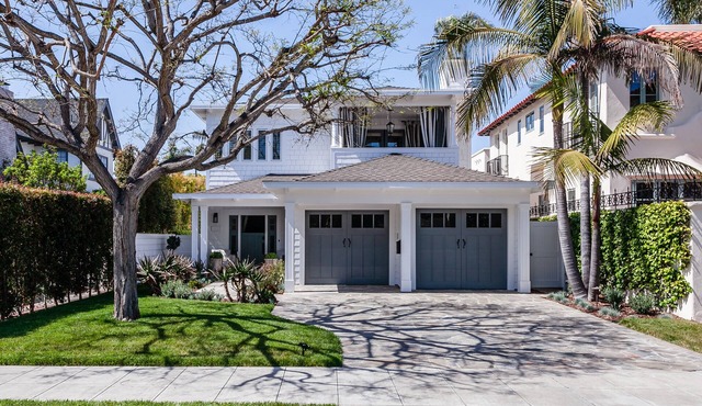 Elegant 5BR Coastal Home - Walk to Beach