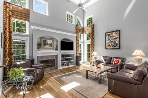 Elegant 5BR Executive Home in Peachtree Corners Min 31 days