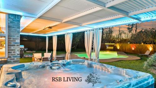 Elegant 5BR Home with Pool Jacuzzi BBQ and Cinema Room