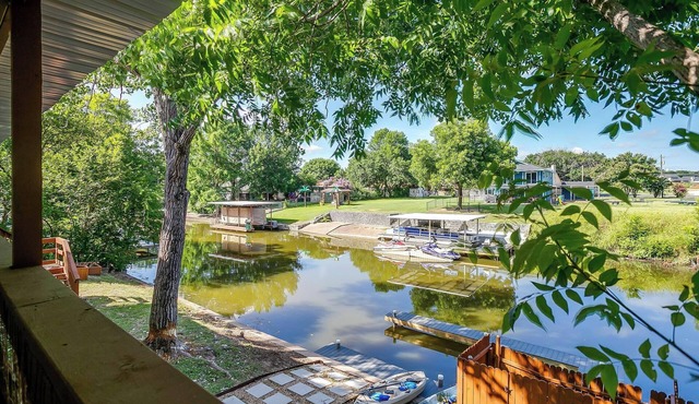 Elegant 5BR w/Private Pool, Dock and Game Room