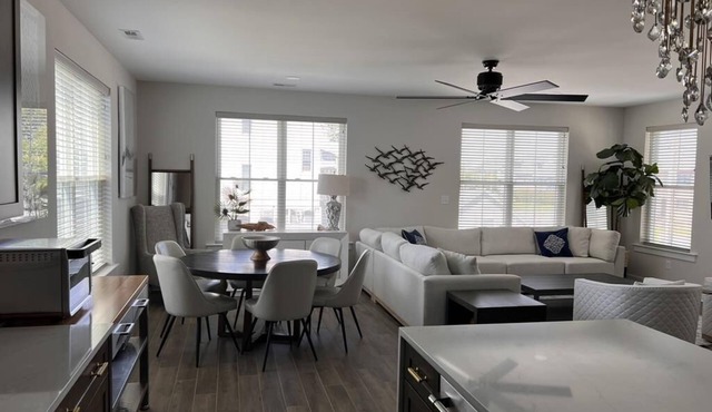 Elegant 6-Bed Coastal Retreat w/Pool