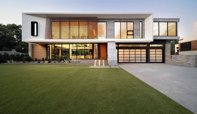 Elegant 6-Bedroom Residence in Scenic Atlanta