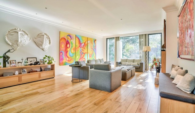 Elegant 6-Bedroom Villa with Private Garden - Quiet Area Near Paris