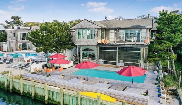 Elegant 6BR/6.5BA Fire Island Pines Retreat, with AC, 5-Min Walk to Harbor