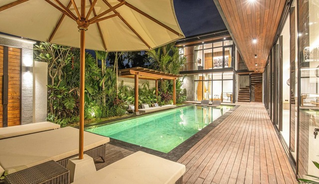 Elegant 6BR Canggu Retreat Just 400m to the Ocean