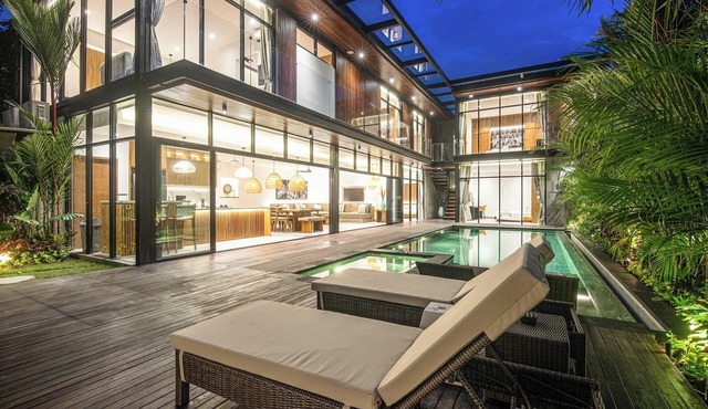 Elegant 6BR Canggu Villa – Steps from the Ocean
