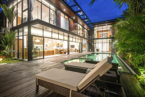 Elegant 6BR Canggu Villa, Jacuzzi, AC, Garden