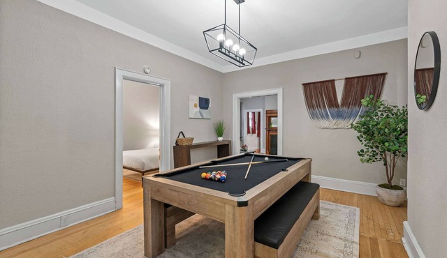 Elegant 7 br Home w Bonus Room