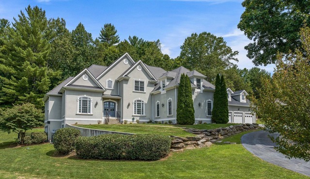 Elegant 8BR Oasis: Pool, Cinema, 18 min to Asheville