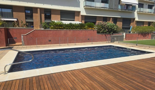 Elegant apartment with pool near Costa Brava beaches