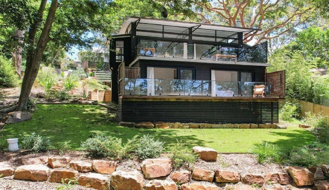 Elegant abode only moments to Macmasters Beach