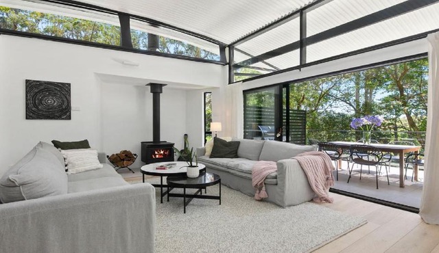 Elegant Abode Only Moments To Macmasters Beach