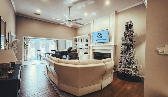 Elegant Acre Estate 7 Bedrooms