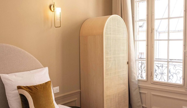 Elegant air-conditioned apartment with separate bedroom