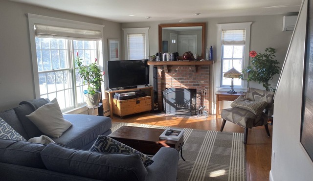 Elegant and Beautiful 3 Bedroom unit in West End. Three cars parking - tandem