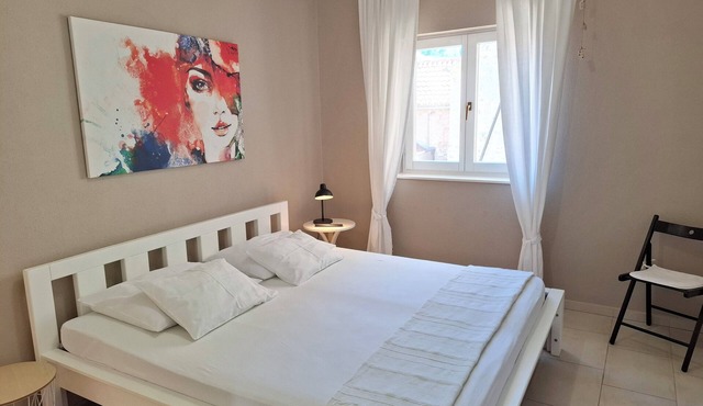 Elegant and comfortable 1 bedroom apartment in the center of the town of Hvar