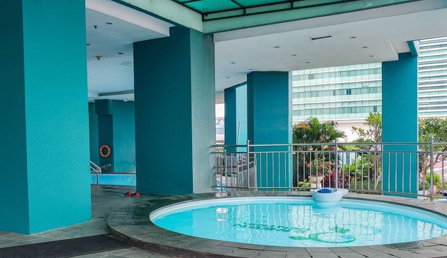 Elegant and Comfy 1BR Green Central City Apartment