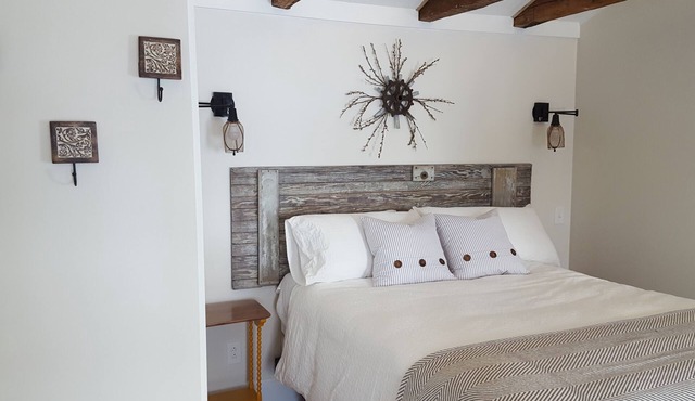 Elegant and Historic Farmhouse B&B with Farm-to-Table Breakfast Near Ithaca