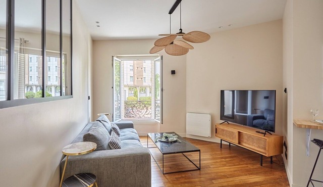 Elegant and modern apartment Eiffel Tower