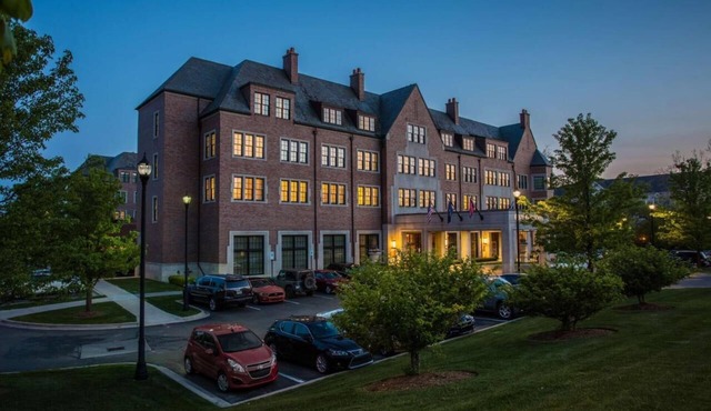 Elegant and Modern Opulence Blend at Downtown Rochester Stay