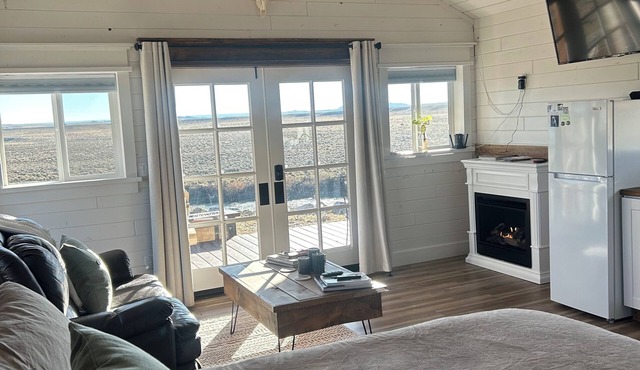 Elegant and peaceful cabin on the Clark's Fork of the Yellowstone river!