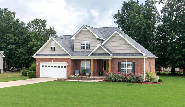 Elegant and relaxing close to Golf Courses, Bike Trails and Cheaha State Park