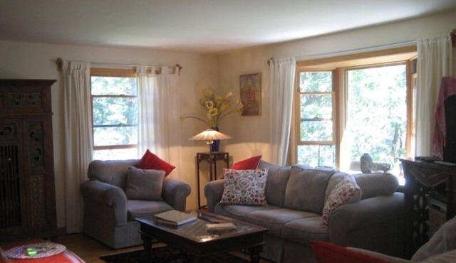 Elegant and roomy In Wellfleet woods - quiet; near pond, beach, bay and town