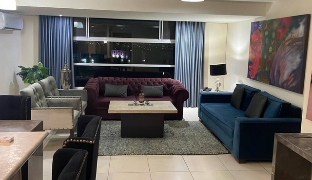 Elegant and safe apartment 5 minutes from AKRON Stadium!