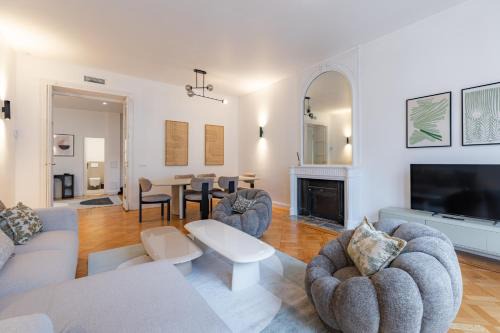 Elegant and Spacious 4-Bedroom Apartment in Paris 16th