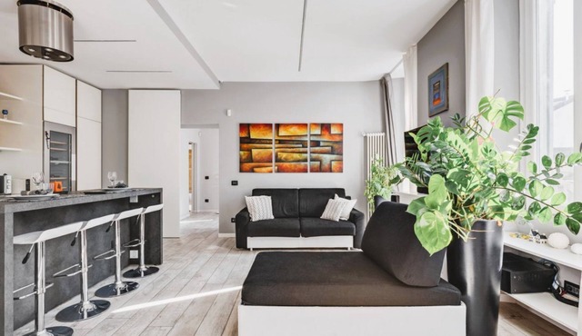 Elegant and stylish apartment in Milan center