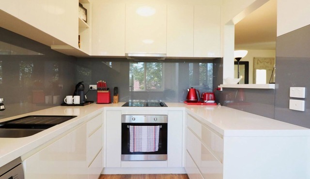 Elegant apartment, spacious apartment, parking. Full laundry, balcony, BBQ, Wifi