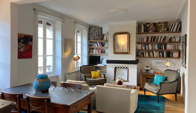 Elegant apartment in the heart of Le Palais with WiFi