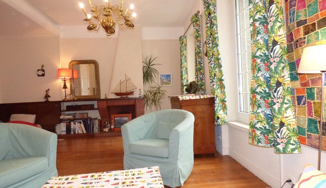 ELEGANT APARTMENT IN THE HEART OF THE INTRA-MUROS, SPACIOUS AND BRIGHT