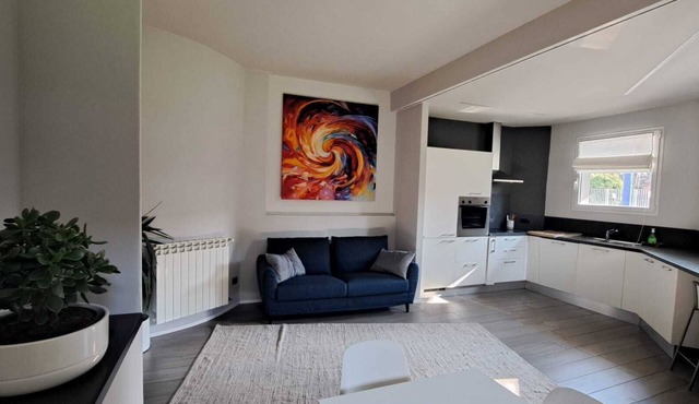 Elegant apartment near Milan-- Rho --Lake Maggiore Como --Lecco-Airport Malpensa